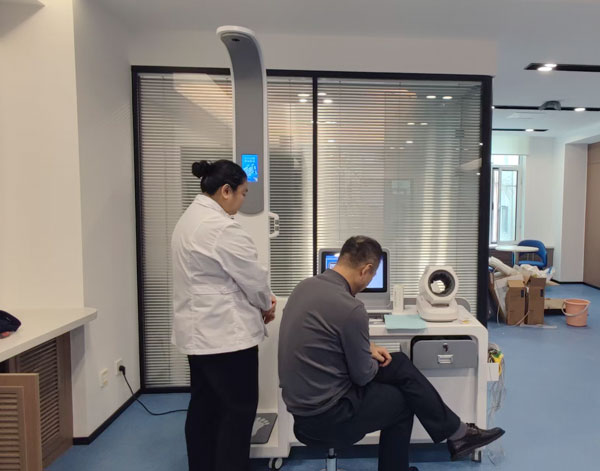 公共衛(wèi)生健康體檢一體機應用現(xiàn)場